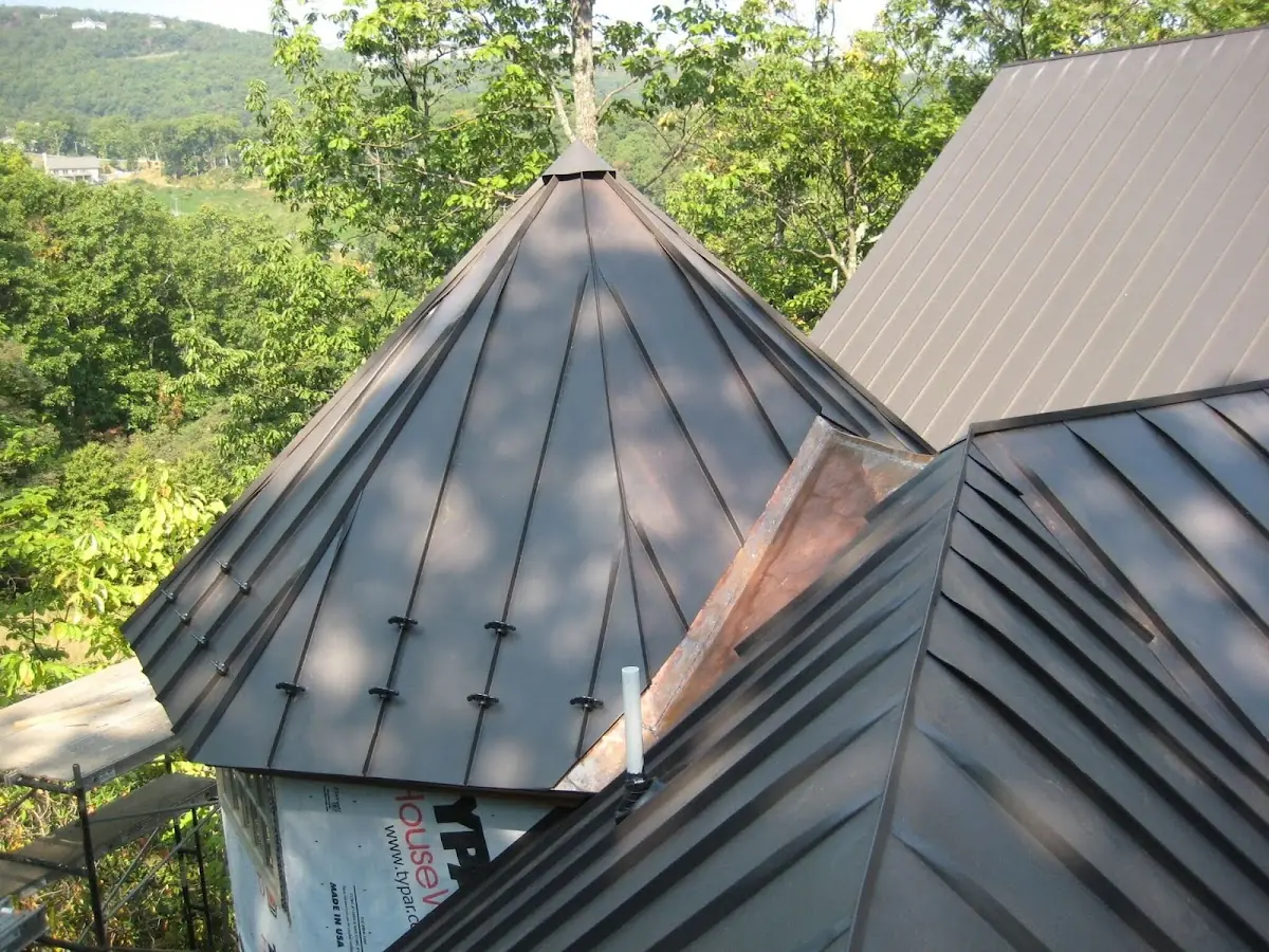 Professional Gutter Cleaning by Craftsman Roofing in Tahoe Tavern